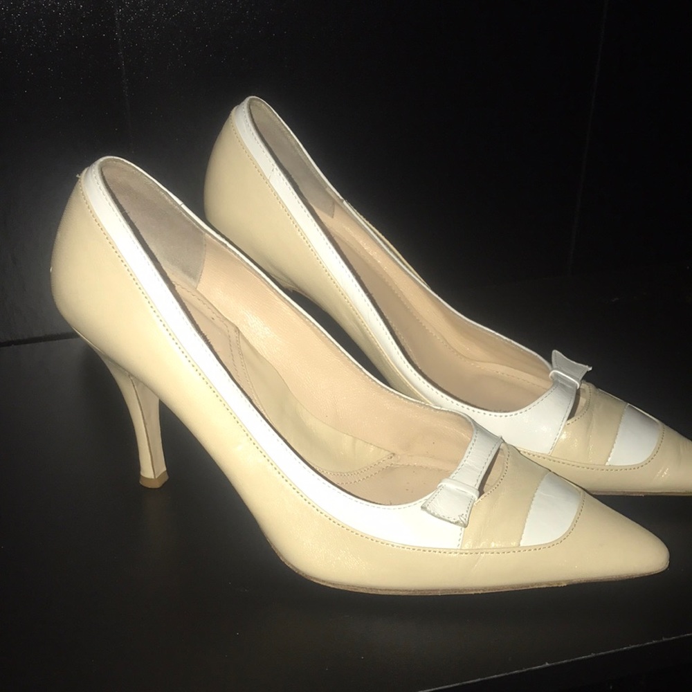 Nude + white, Via Spiga pointed-toe pumps